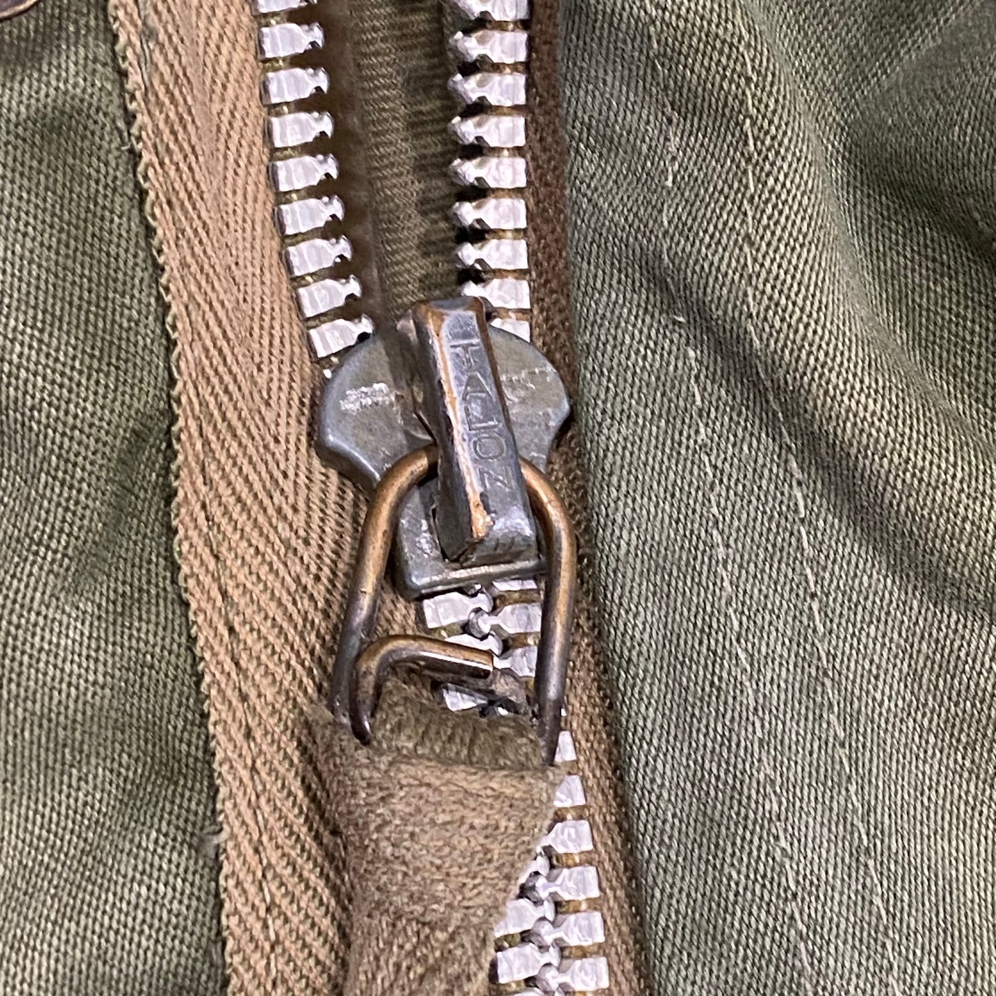 Early US Army sateen M51 fishtail parka with heavy alpaca lining XL