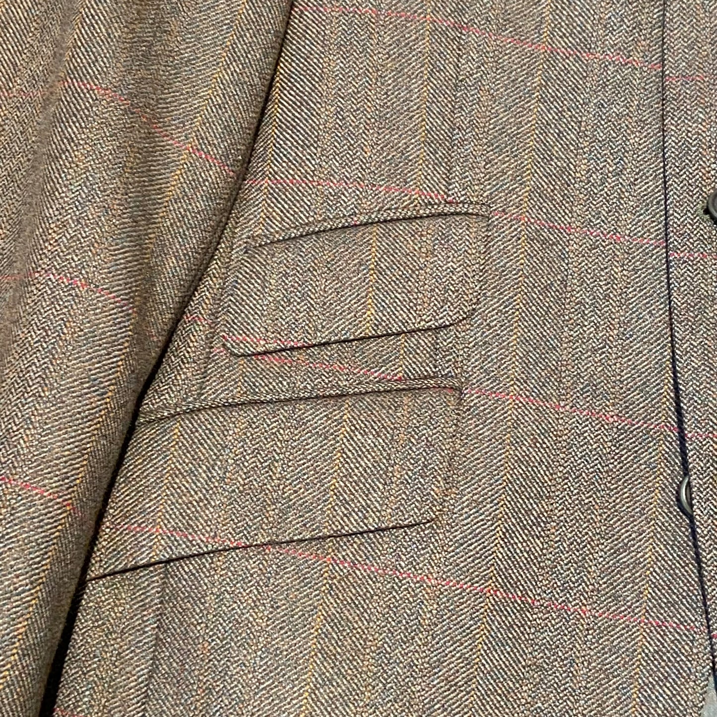 Classic windowpane check tweed suit by Magee, 38 chest, 34 waist