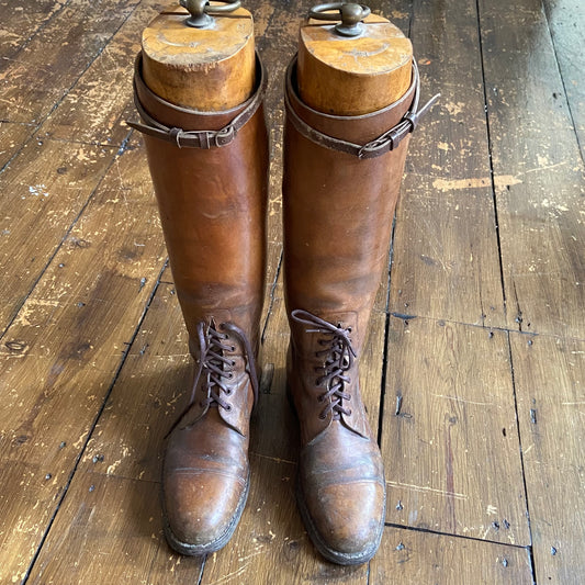 WW1 era British Army officers field boots, size 9/9.5 with their original wooden boot trees